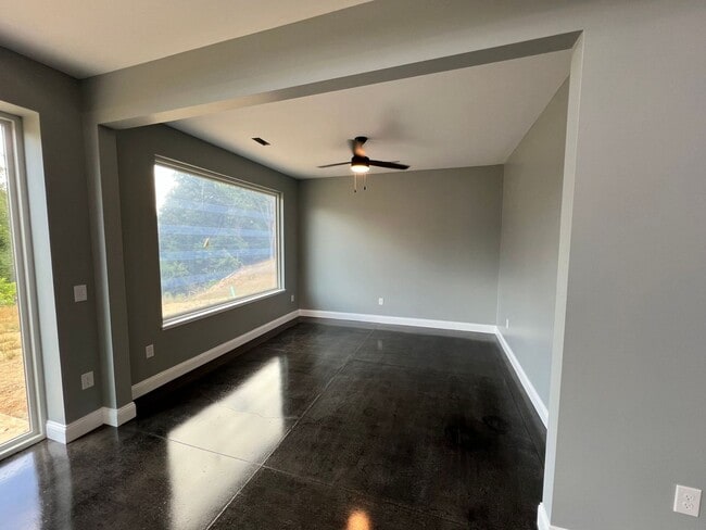 2911 Evergreen Ln SW