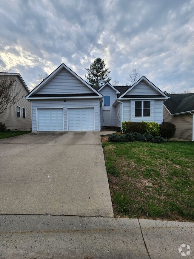 Building Photo - Rental House-Swannanoa, NC