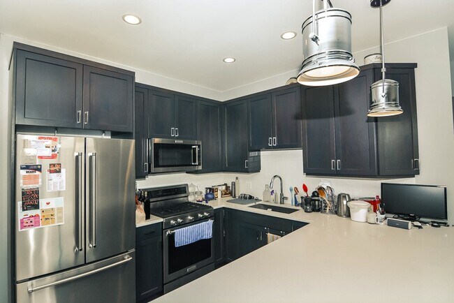 Photo - 4342 N Ashland Ave Unit J06P