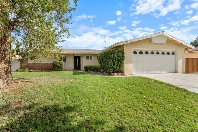 Building Photo - Stylish 3-Bedroom Home with Great Indoor-Outdoor Living