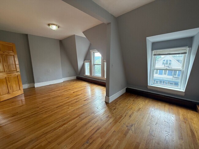 Photo - 10 Courtney Ave Unit 3