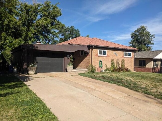 Building Photo - Upgraded 4 bedroom, 2 bath beauty in Englewood!