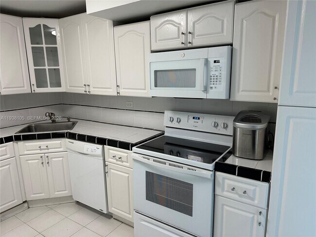 Photo - 6039 Collins Ave Unit 1434