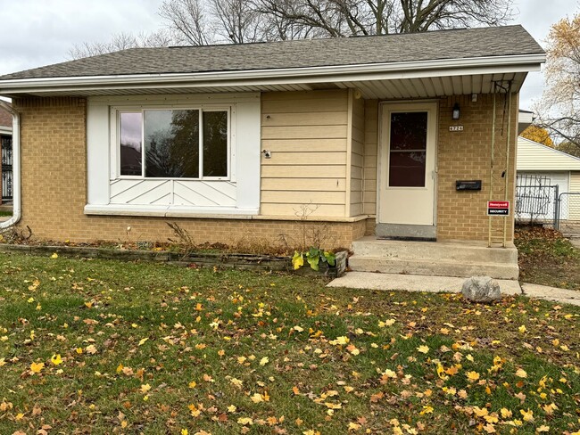 3 Bedroom, 2 bath single family home. - 3 Bedroom, 2 bath single family home.