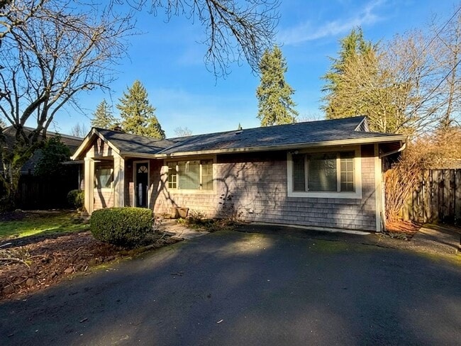 Building Photo - 18021 SW Tualata Ave