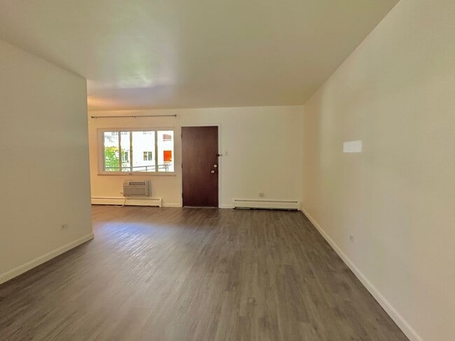 Photo - Spacious 1 Bed/1bath close to CU with Reserved Parking