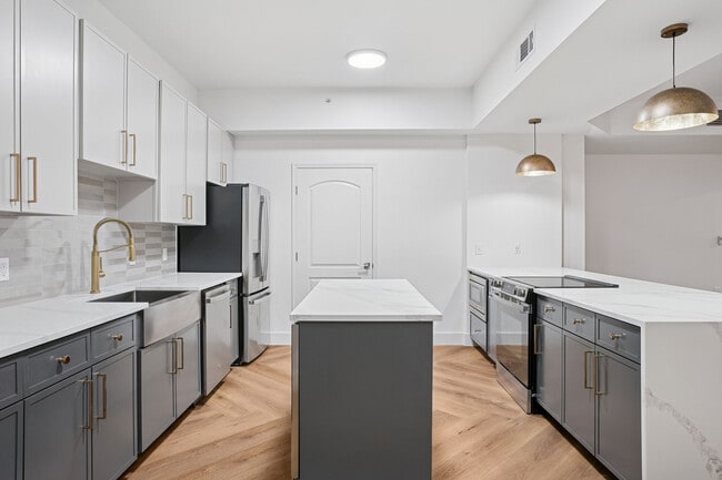 Building Photo - Remi Rental