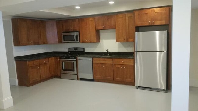 Building Photo - 29 Commonwealth Terrace Unit B