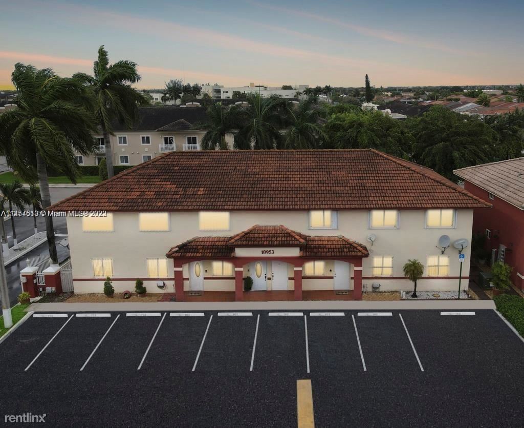 Photo - 3 br, 2 bath Condo - 10953 W Okeechobee Rd... Unidad 202