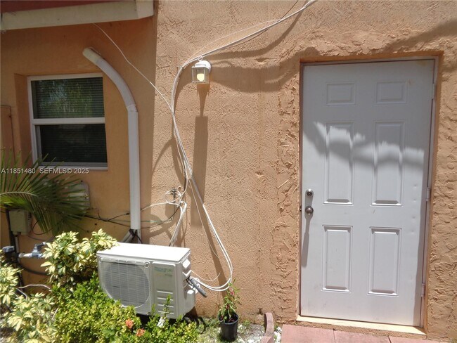 Photo - 2060 SE 14th St