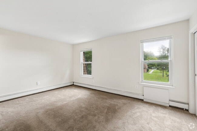 2BR, 1BA - 800SF - Bedroom