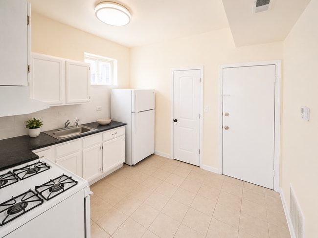 Building Photo - 3133 W Augusta Blvd Unit 2E