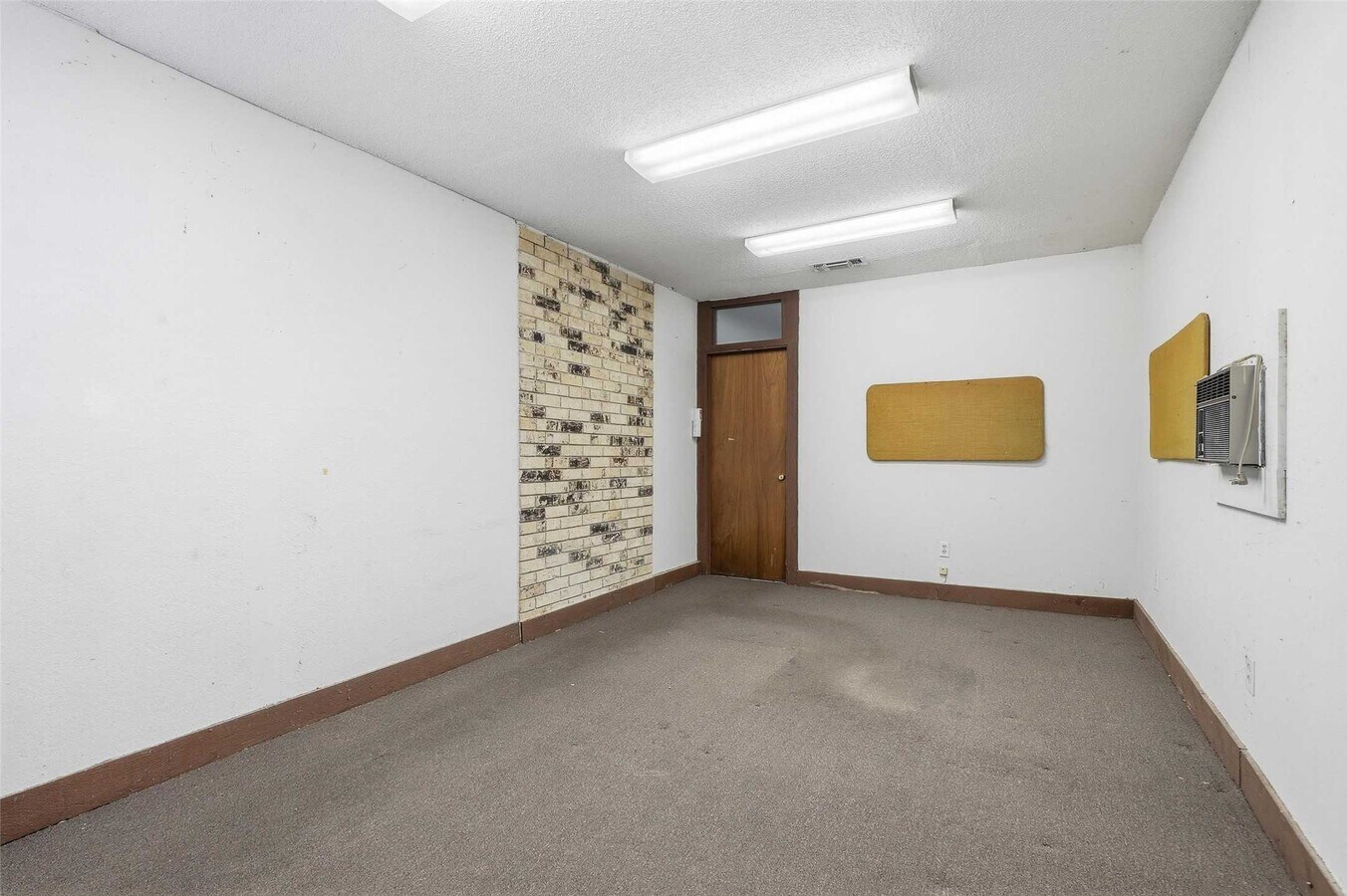 Photo - 2320 Meadow Crest