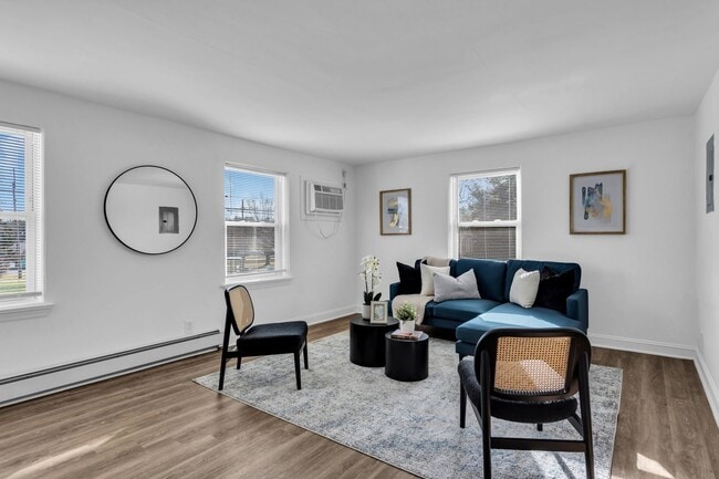 Photo - Maple Court Apartments