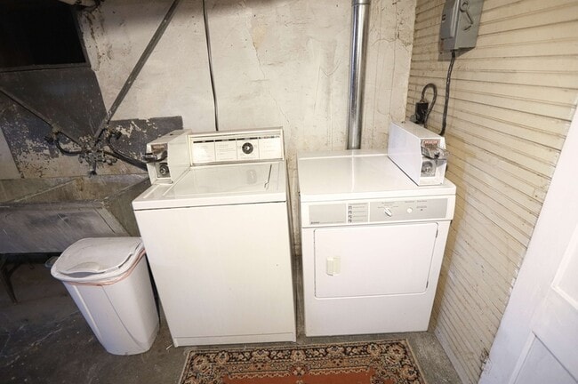 Photo - 326 E Savidge St Unit #4