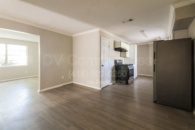 Photo - 4850 Bedford Dr