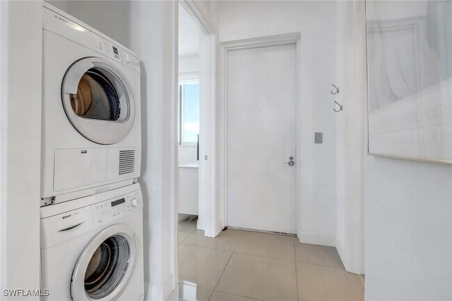 Photo - 3000 Oasis Grand Blvd Condo Unit MPH6