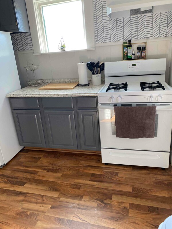 Photo - 667 Kansas Ave NE