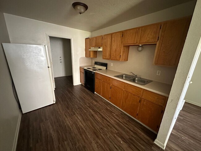 Photo - 204 W Avenue F Unidad B