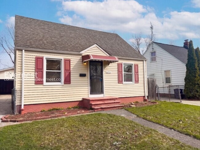 Building Photo - 16913 Lotus Dr