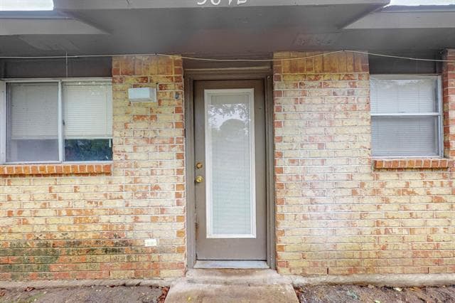 Photo - 3842 Commonwealth Dr