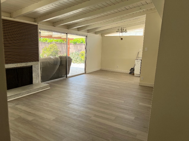 Photo - 19336 Lanark St