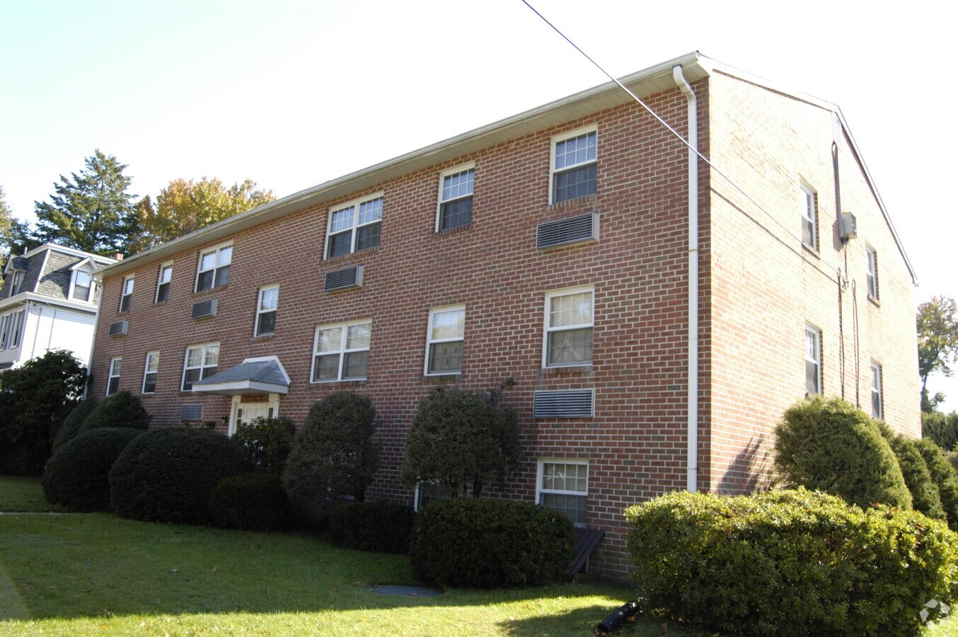 Oakview Apartments - Oakview Apartments