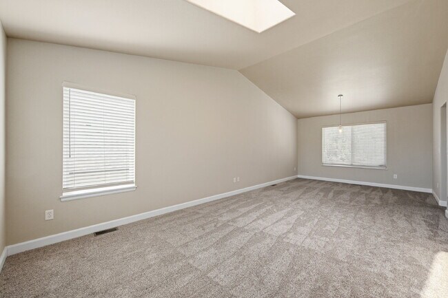Photo - $2,620.95 with $300 off the first month's rent, 5 Beds - 3.5 Bath, Single Family Home in Colorado...