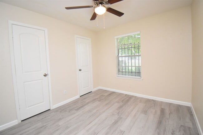 Building Photo - 220 Westward Ave Unit D Rental