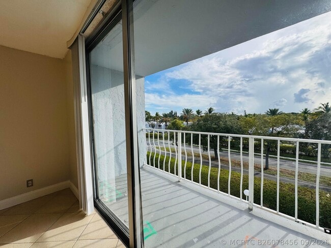 Photo - 500 Executive Center Dr Unit 4A