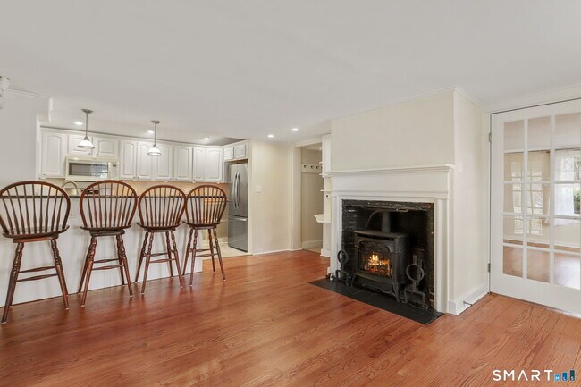 Photo - 410 Wilton Rd W Unit North