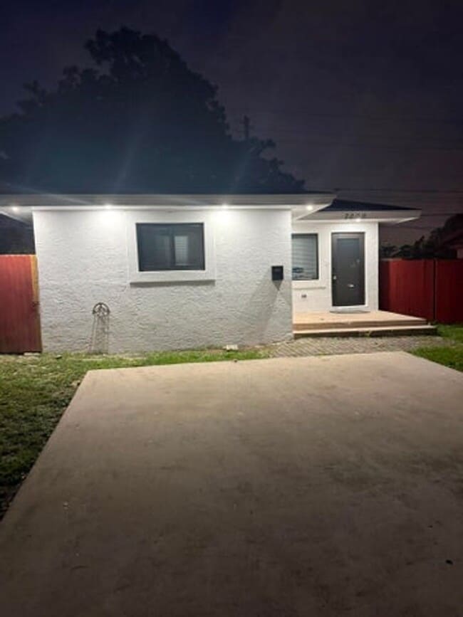 Photo - 7000 Tyler St