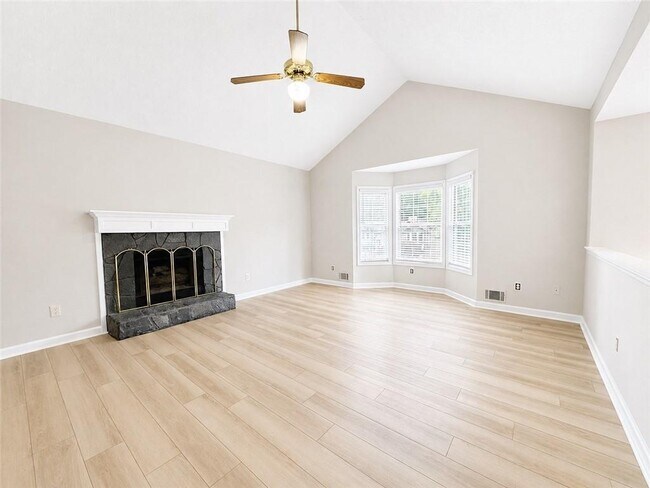 Photo - 1400 Chalet Cir