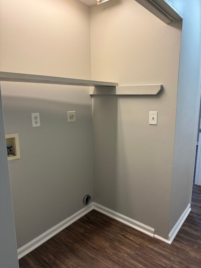 Photo - Charming 3 bedroom 2 bath bungalow- brand new refrigerator!