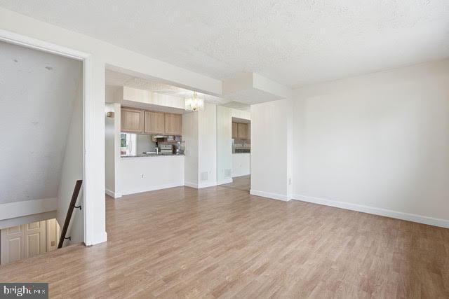 Photo - 739 Brethour Ct