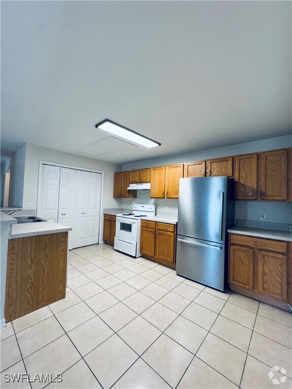 Building Photo - 2435 Lantana Ave S Rental