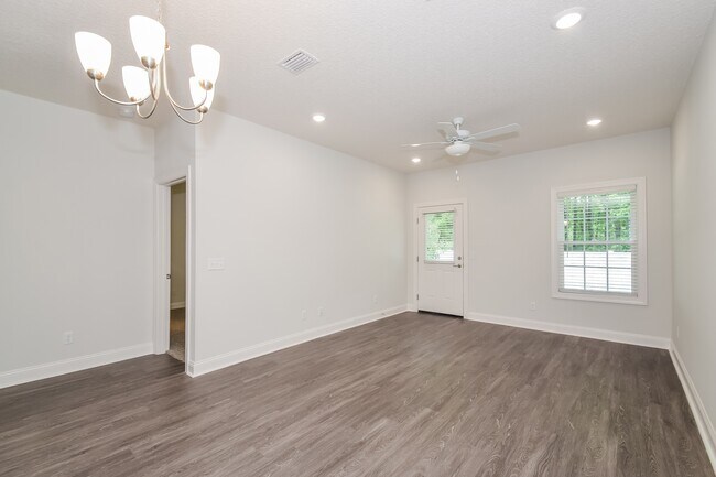 Photo - 1156 Walker Point Way