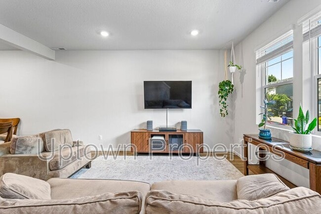 Photo - 876 N 18th Ave