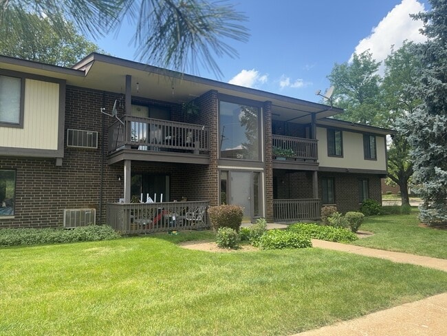 Building Photo - 571 Somerset Ln Unit 5