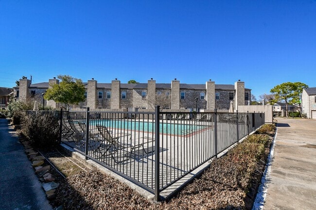 Building Photo - 8085 El Mundo St Unit 8085