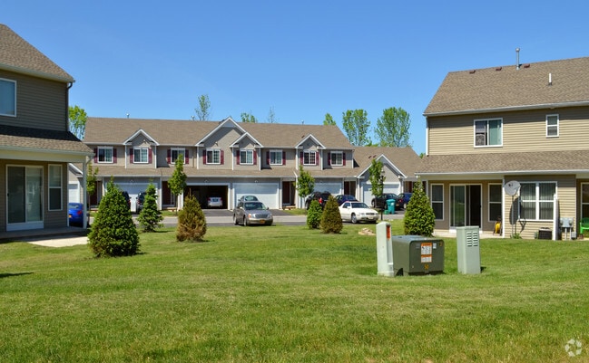 King's Crossing - Kings Crossing Townhomes