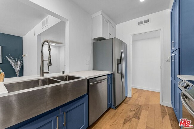 540 Kelton Ave Unit 501