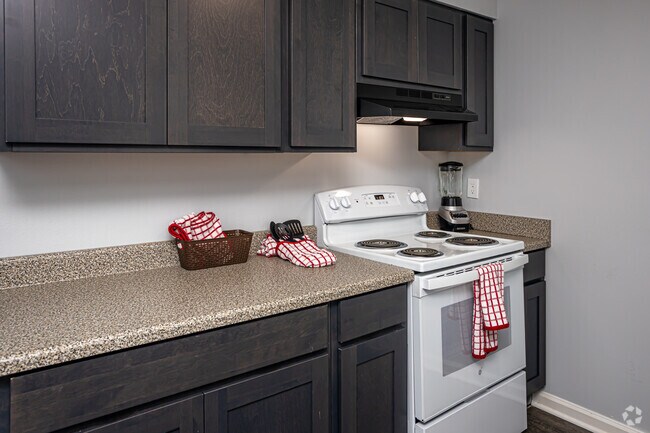 2BR, 1BA - 906SF