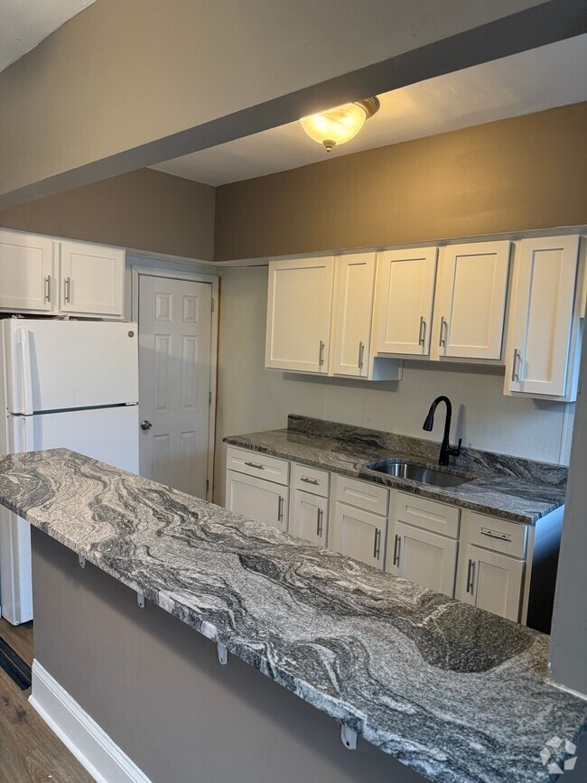 Building Photo - 5723 N Woodstock St Rental