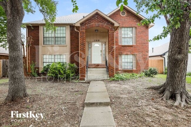 Photo - 709 White Oak St House