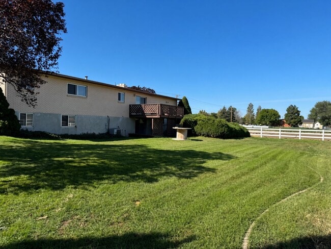 4210 W 1975 N