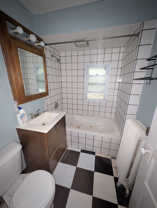 Photo - 1466 W Rascher Ave Unit 1
