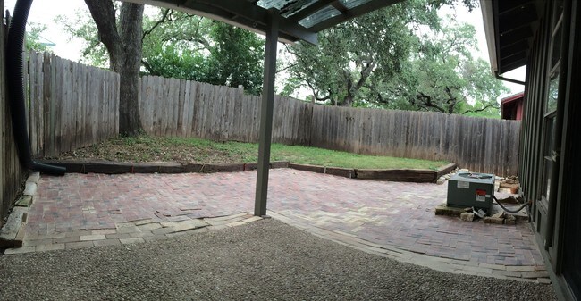 Photo - 2608 Carnarvon Ln Unit B