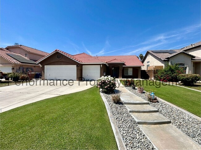 Stunning 4 Bed/2 Bath in S Bakersfield w/ ... - Stunning 4 Bed/2 Bath in S Bakersfield w/ ... House