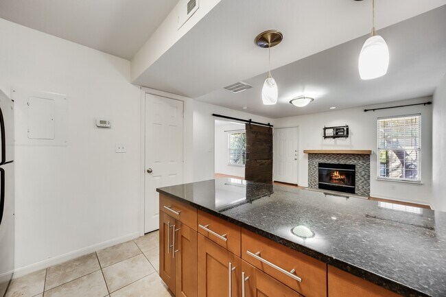 Photo - 7685 Northcross Dr Unit 1121